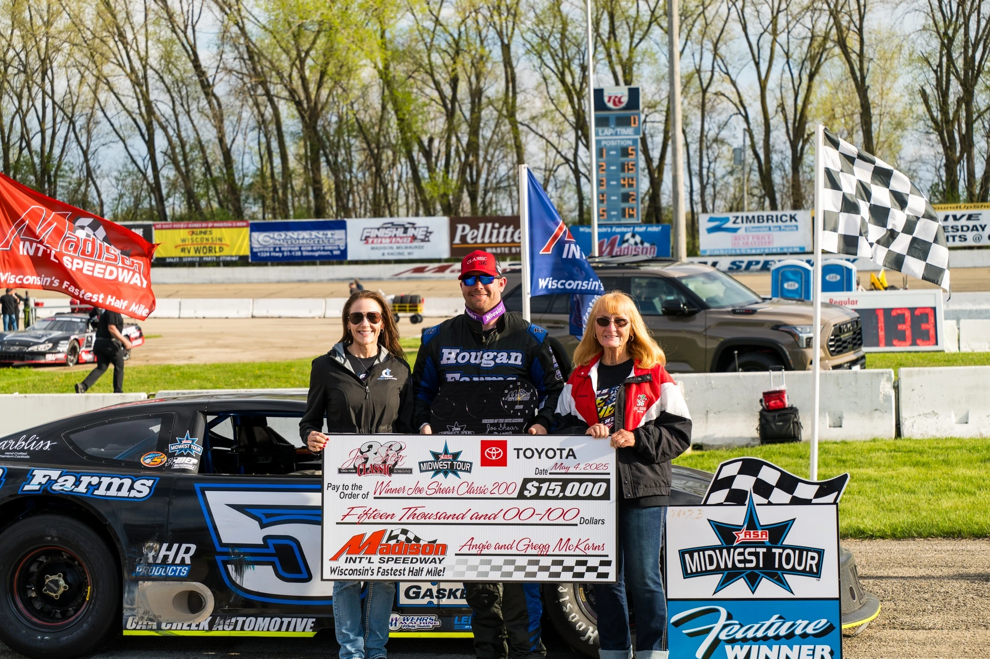 Featured image for “Johnson Chases Down Sommers for Second Joe Shear Classic Victory”